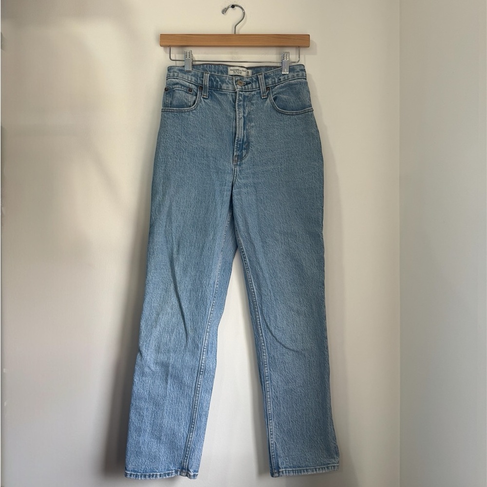 Abercrombie and Fitch The ‘90s Straight Ultra High Rise Curve Love Jeans